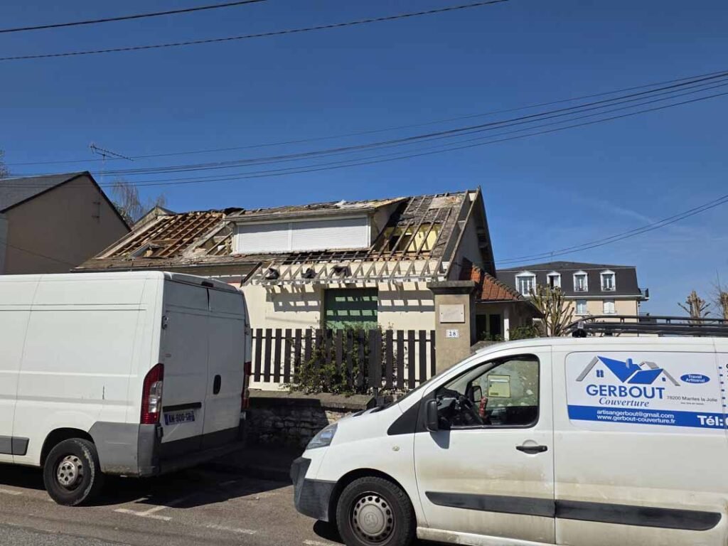 couverture-mantes-la-jolie-yvelines-un-van-blanc-garé-devant-une-maison_gerbout